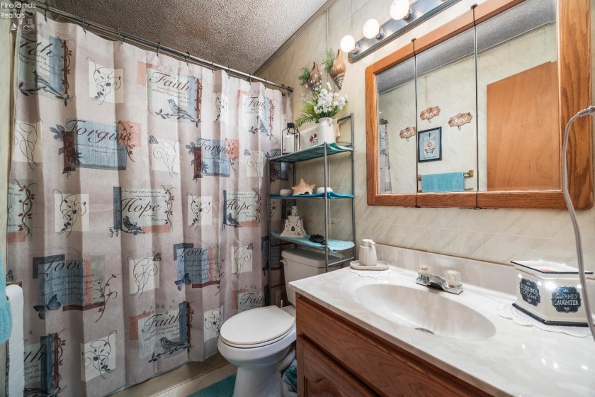 815 Edison Lane, Port Clinton, 43452, ,Multiple Units,For Sale,Edison,20261432