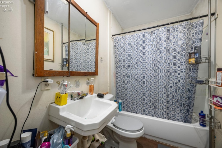 815 Edison Lane, Port Clinton, 43452, ,Multiple Units,For Sale,Edison,20261432