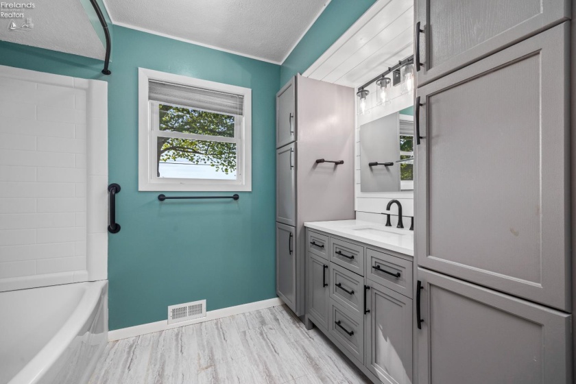 919 Fulton Street, Port Clinton, 43452, 3 Bedrooms Bedrooms, ,2 BathroomsBathrooms,Residential,For Sale,Fulton,20261421