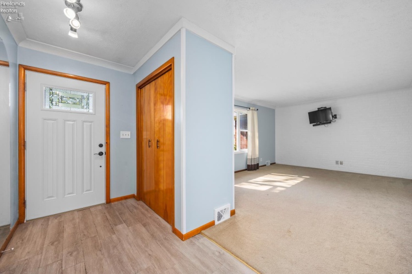 919 Fulton Street, Port Clinton, 43452, 3 Bedrooms Bedrooms, ,2 BathroomsBathrooms,Residential,For Sale,Fulton,20261421