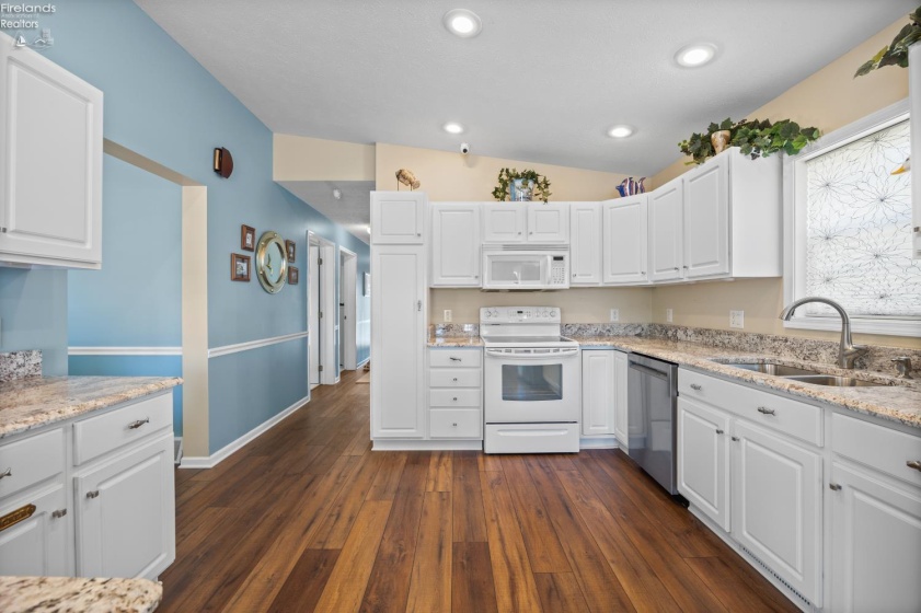 1561 Starboard Avenue, Port Clinton, 43452, 3 Bedrooms Bedrooms, ,2 BathroomsBathrooms,Residential,For Sale,Starboard,20261417