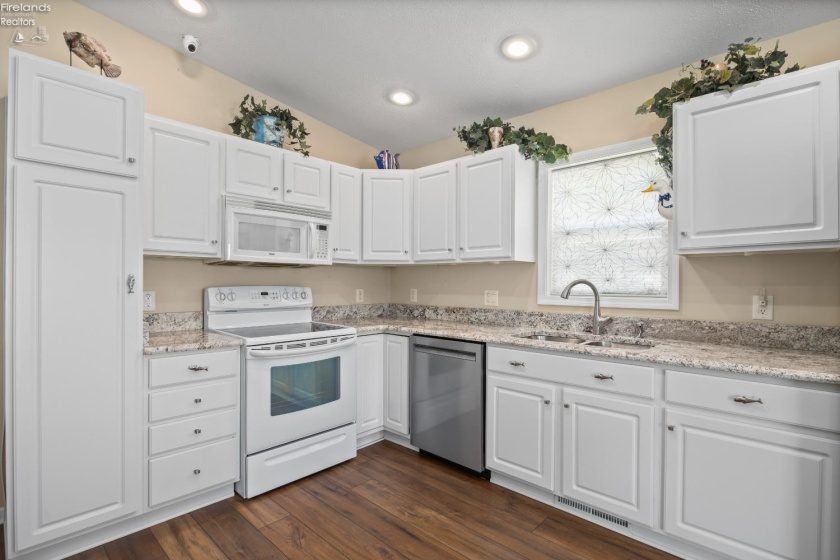 1561 Starboard Avenue, Port Clinton, 43452, 3 Bedrooms Bedrooms, ,2 BathroomsBathrooms,Residential,For Sale,Starboard,20261417