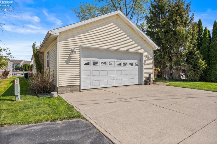 1561 Starboard Avenue, Port Clinton, 43452, 3 Bedrooms Bedrooms, ,2 BathroomsBathrooms,Residential,For Sale,Starboard,20261417