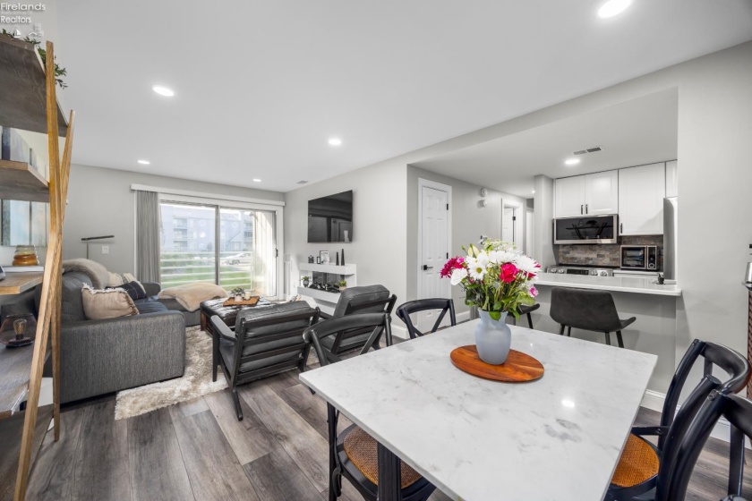 104 Clinton Reef Drive, Port Clinton, 43452, 2 Bedrooms Bedrooms, ,1 BathroomBathrooms,Residential,For Sale,Clinton Reef,20261353