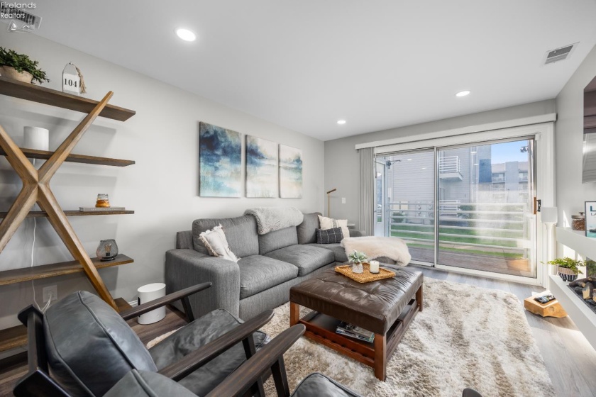 104 Clinton Reef Drive, Port Clinton, 43452, 2 Bedrooms Bedrooms, ,1 BathroomBathrooms,Residential,For Sale,Clinton Reef,20261353