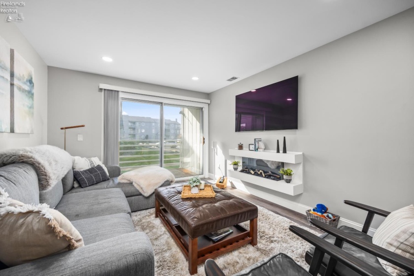 104 Clinton Reef Drive, Port Clinton, 43452, 2 Bedrooms Bedrooms, ,1 BathroomBathrooms,Residential,For Sale,Clinton Reef,20261353