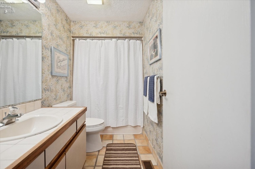 503 Lakeshore Drive, Port Clinton, 43452, 2 Bedrooms Bedrooms, ,2 BathroomsBathrooms,Residential,For Sale,Lakeshore,20254184