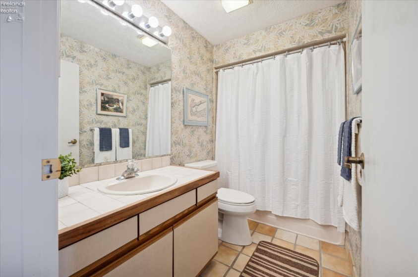 503 Lakeshore Drive, Port Clinton, 43452, 2 Bedrooms Bedrooms, ,2 BathroomsBathrooms,Residential,For Sale,Lakeshore,20254184