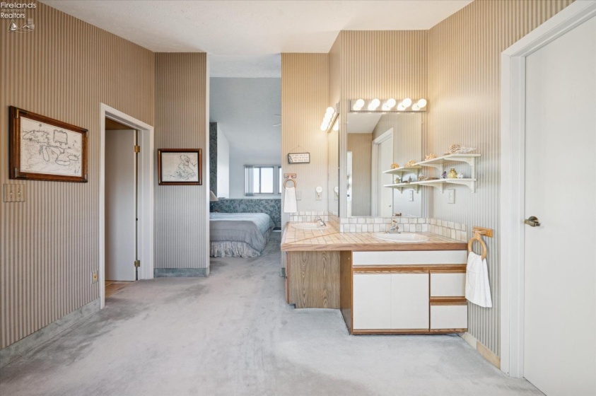 503 Lakeshore Drive, Port Clinton, 43452, 2 Bedrooms Bedrooms, ,2 BathroomsBathrooms,Residential,For Sale,Lakeshore,20254184