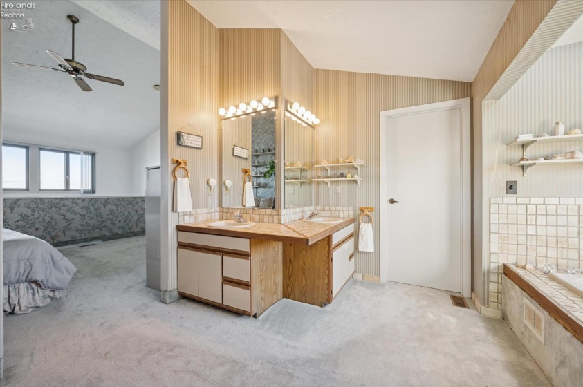 503 Lakeshore Drive, Port Clinton, 43452, 2 Bedrooms Bedrooms, ,2 BathroomsBathrooms,Residential,For Sale,Lakeshore,20254184