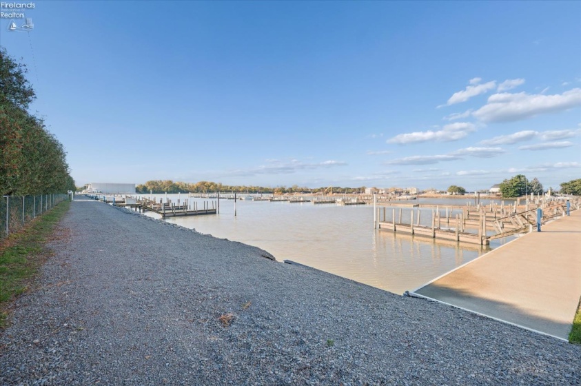 503 Lakeshore Drive, Port Clinton, 43452, 2 Bedrooms Bedrooms, ,2 BathroomsBathrooms,Residential,For Sale,Lakeshore,20254184