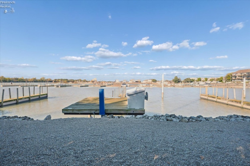 503 Lakeshore Drive, Port Clinton, 43452, 2 Bedrooms Bedrooms, ,2 BathroomsBathrooms,Residential,For Sale,Lakeshore,20254184