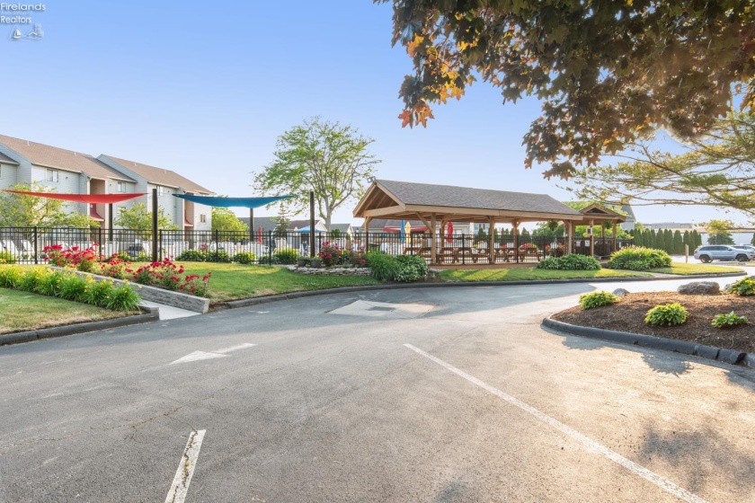 503 Lakeshore Drive, Port Clinton, 43452, 2 Bedrooms Bedrooms, ,2 BathroomsBathrooms,Residential,For Sale,Lakeshore,20254184