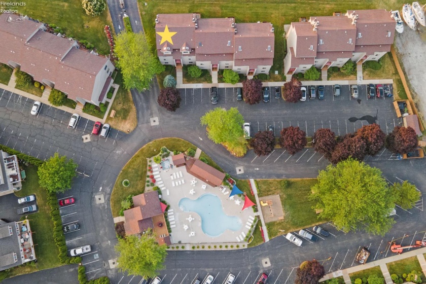 503 Lakeshore Drive, Port Clinton, 43452, 2 Bedrooms Bedrooms, ,2 BathroomsBathrooms,Residential,For Sale,Lakeshore,20254184