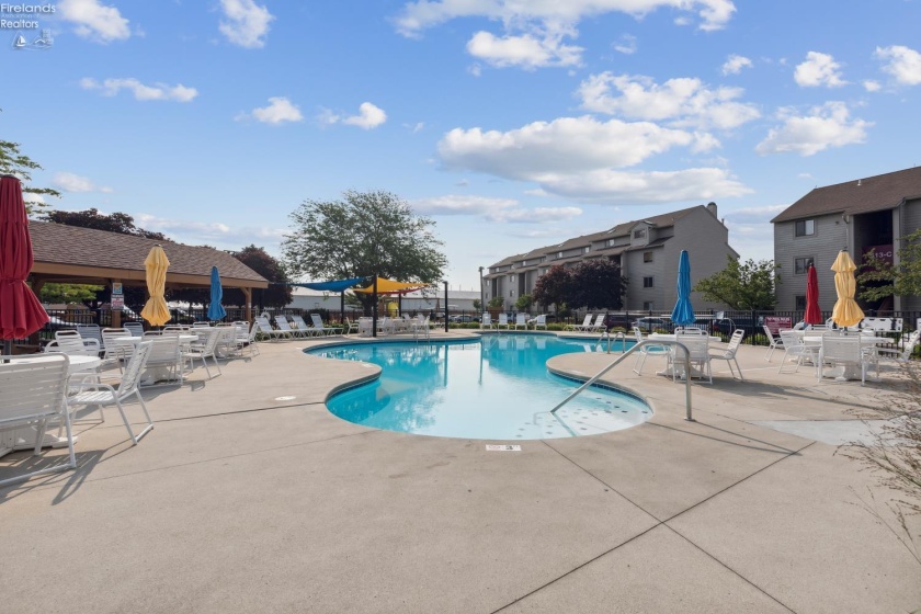 503 Lakeshore Drive, Port Clinton, 43452, 2 Bedrooms Bedrooms, ,2 BathroomsBathrooms,Residential,For Sale,Lakeshore,20254184