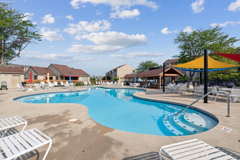 503 Lakeshore Drive, Port Clinton, 43452, 2 Bedrooms Bedrooms, ,2 BathroomsBathrooms,Residential,For Sale,Lakeshore,20254184