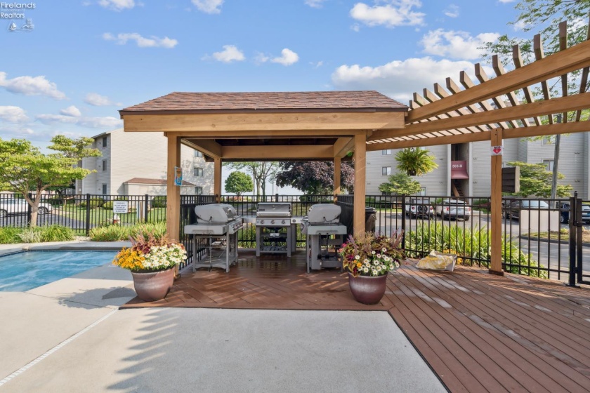 503 Lakeshore Drive, Port Clinton, 43452, 2 Bedrooms Bedrooms, ,2 BathroomsBathrooms,Residential,For Sale,Lakeshore,20254184