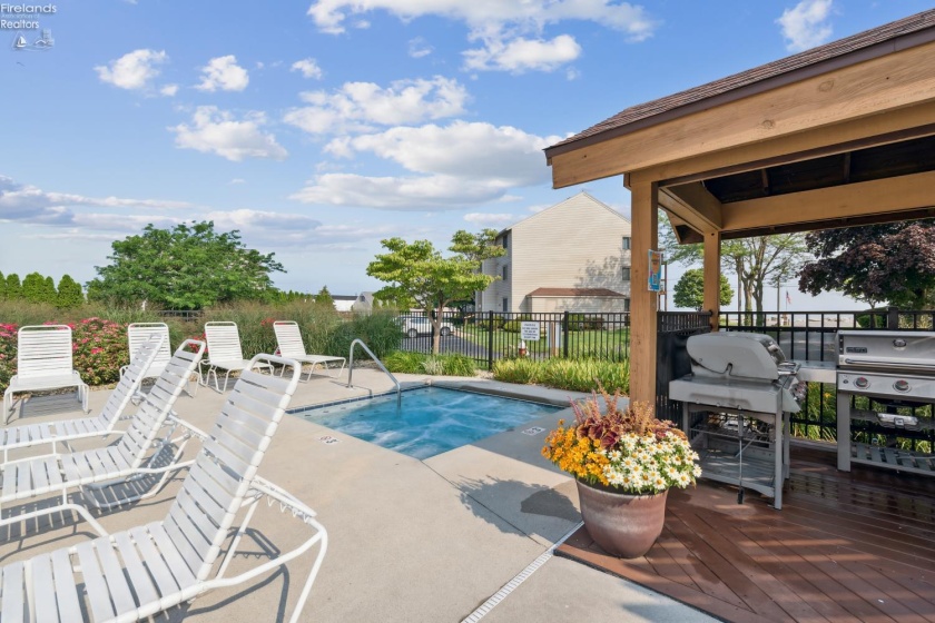 503 Lakeshore Drive, Port Clinton, 43452, 2 Bedrooms Bedrooms, ,2 BathroomsBathrooms,Residential,For Sale,Lakeshore,20254184