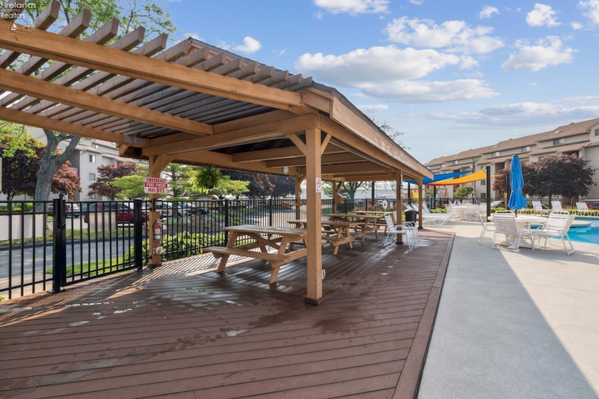 503 Lakeshore Drive, Port Clinton, 43452, 2 Bedrooms Bedrooms, ,2 BathroomsBathrooms,Residential,For Sale,Lakeshore,20254184