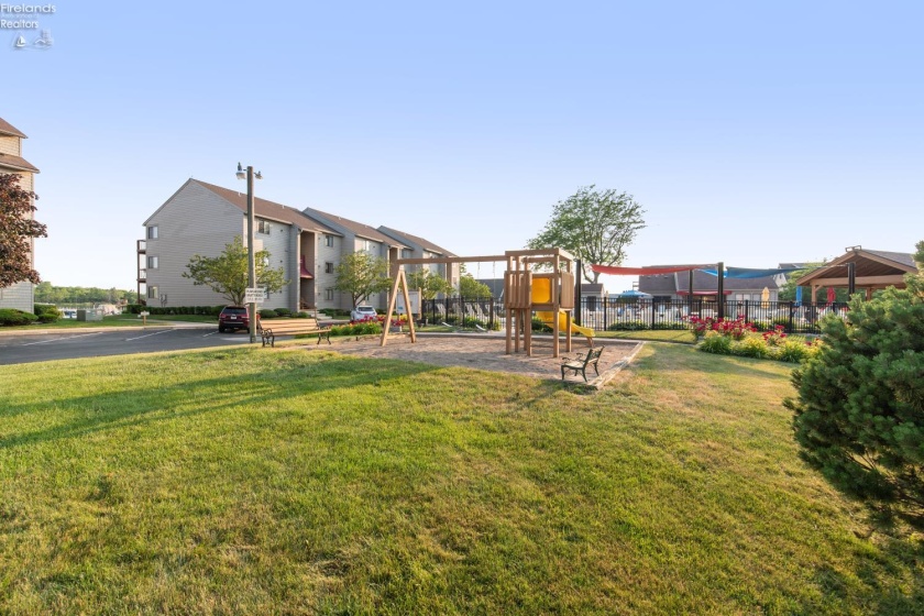 503 Lakeshore Drive, Port Clinton, 43452, 2 Bedrooms Bedrooms, ,2 BathroomsBathrooms,Residential,For Sale,Lakeshore,20254184