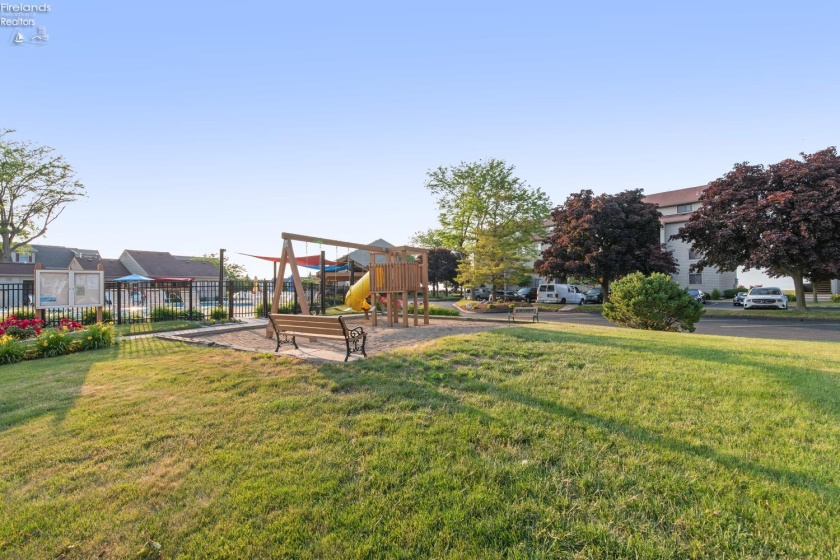 503 Lakeshore Drive, Port Clinton, 43452, 2 Bedrooms Bedrooms, ,2 BathroomsBathrooms,Residential,For Sale,Lakeshore,20254184