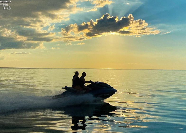 503 Lakeshore Drive, Port Clinton, 43452, 2 Bedrooms Bedrooms, ,2 BathroomsBathrooms,Residential,For Sale,Lakeshore,20254184