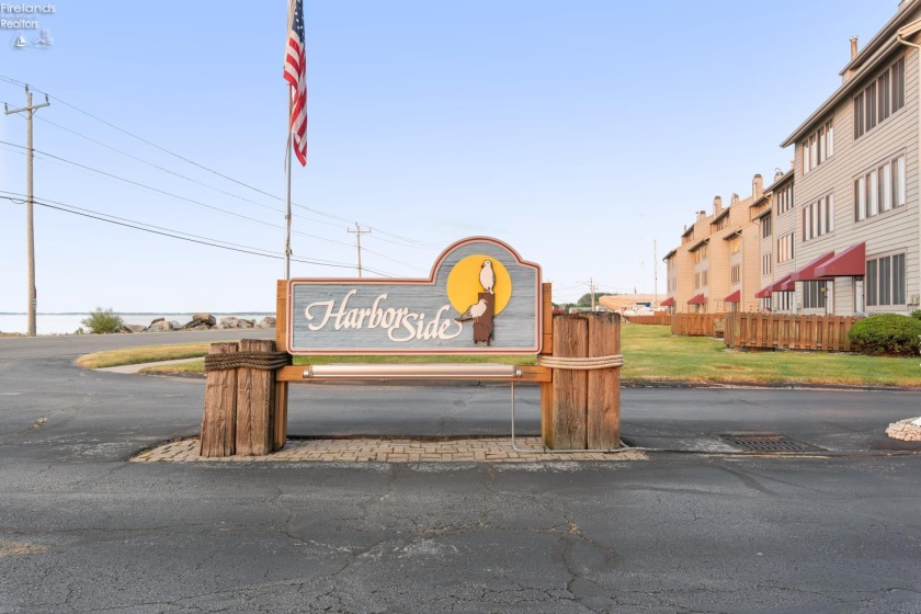 503 Lakeshore Drive, Port Clinton, 43452, 2 Bedrooms Bedrooms, ,2 BathroomsBathrooms,Residential,For Sale,Lakeshore,20254184