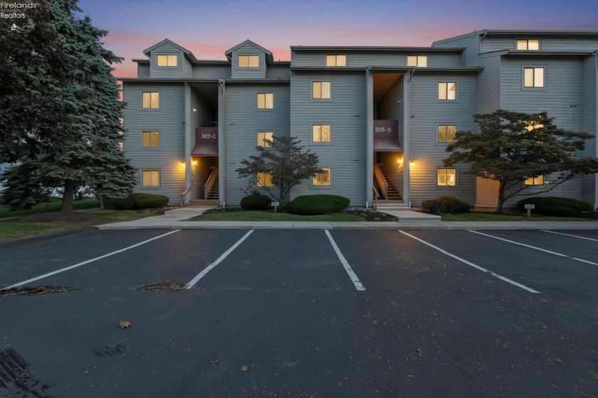 503 Lakeshore Drive, Port Clinton, 43452, 2 Bedrooms Bedrooms, ,2 BathroomsBathrooms,Residential,For Sale,Lakeshore,20254184