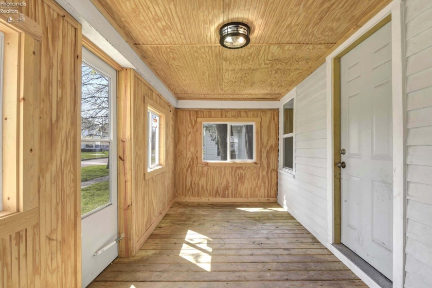 506 Washington Street, Port Clinton, 43452, 2 Bedrooms Bedrooms, ,1 BathroomBathrooms,Residential,For Sale,Washington,20261400