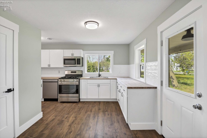 506 Washington Street, Port Clinton, 43452, 2 Bedrooms Bedrooms, ,1 BathroomBathrooms,Residential,For Sale,Washington,20261400