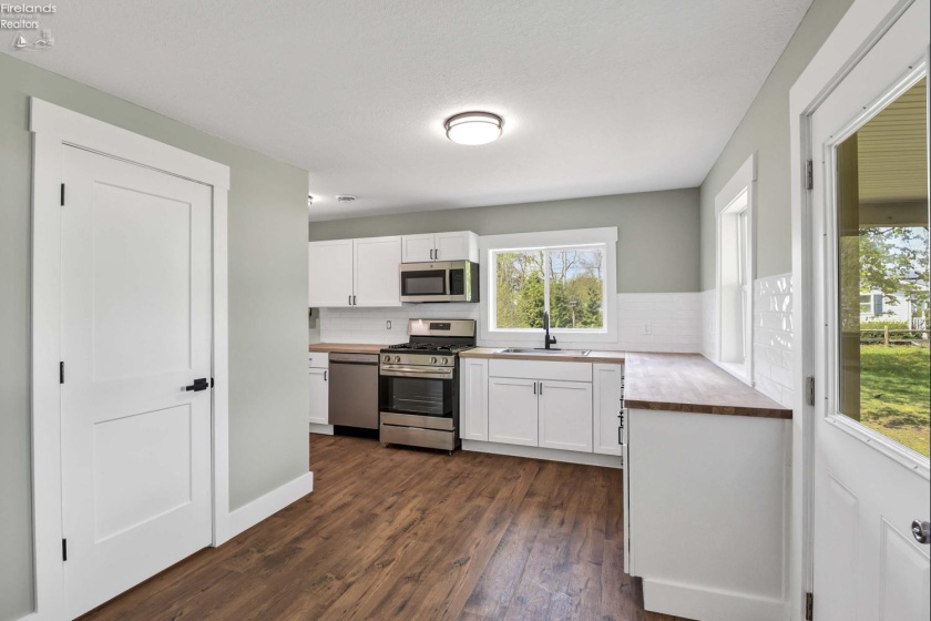 506 Washington Street, Port Clinton, 43452, 2 Bedrooms Bedrooms, ,1 BathroomBathrooms,Residential,For Sale,Washington,20261400