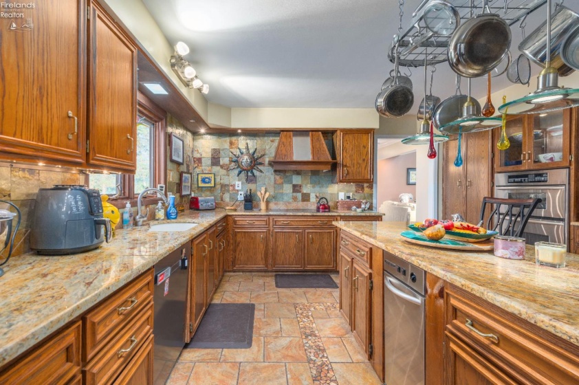 6880 Cliffside, Vermilion, 44089, 4 Bedrooms Bedrooms, ,4 BathroomsBathrooms,Residential,For Sale,Cliffside,20261468