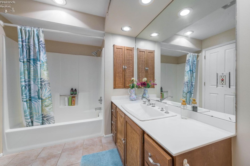 6880 Cliffside, Vermilion, 44089, 4 Bedrooms Bedrooms, ,4 BathroomsBathrooms,Residential,For Sale,Cliffside,20261468