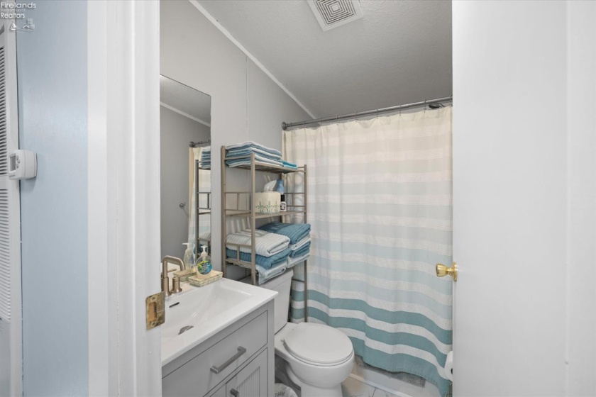 8175 North Shore Boulevard, Marblehead, 43440, 2 Bedrooms Bedrooms, ,2 BathroomsBathrooms,Residential,For Sale,North Shore,20261384