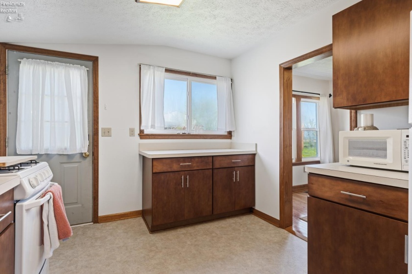 16 Oakwood Avenue, Huron, 44839, 3 Bedrooms Bedrooms, ,2 BathroomsBathrooms,Residential,For Sale,Oakwood,20261470