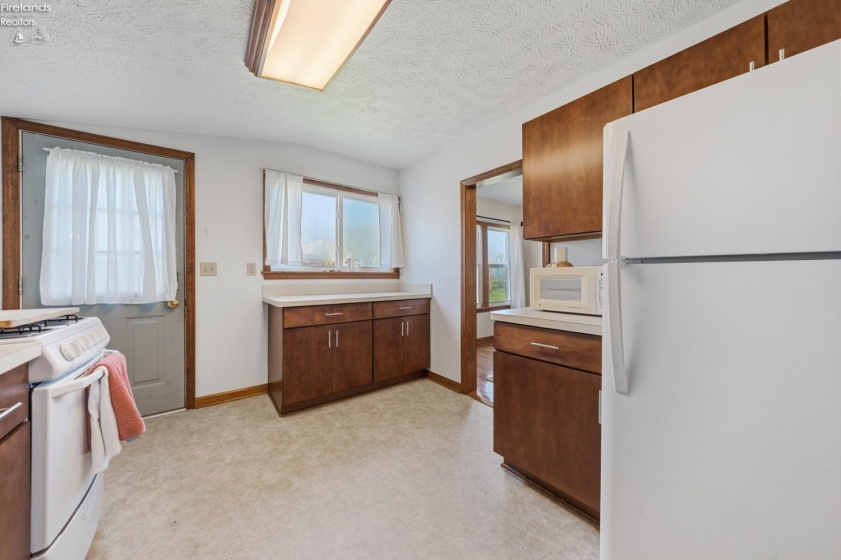 16 Oakwood Avenue, Huron, 44839, 3 Bedrooms Bedrooms, ,2 BathroomsBathrooms,Residential,For Sale,Oakwood,20261470