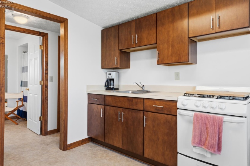 16 Oakwood Avenue, Huron, 44839, 3 Bedrooms Bedrooms, ,2 BathroomsBathrooms,Residential,For Sale,Oakwood,20261470