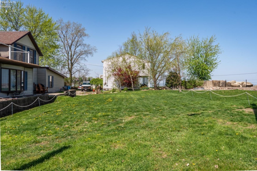 16 Oakwood Avenue, Huron, 44839, 3 Bedrooms Bedrooms, ,2 BathroomsBathrooms,Residential,For Sale,Oakwood,20261470