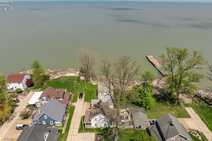 16 Oakwood Avenue, Huron, 44839, 3 Bedrooms Bedrooms, ,2 BathroomsBathrooms,Residential,For Sale,Oakwood,20261470