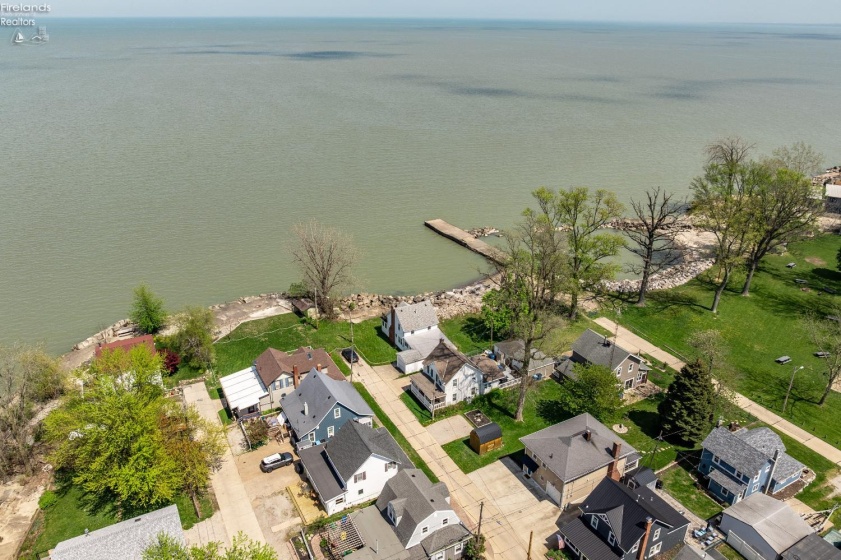 16 Oakwood Avenue, Huron, 44839, 3 Bedrooms Bedrooms, ,2 BathroomsBathrooms,Residential,For Sale,Oakwood,20261470