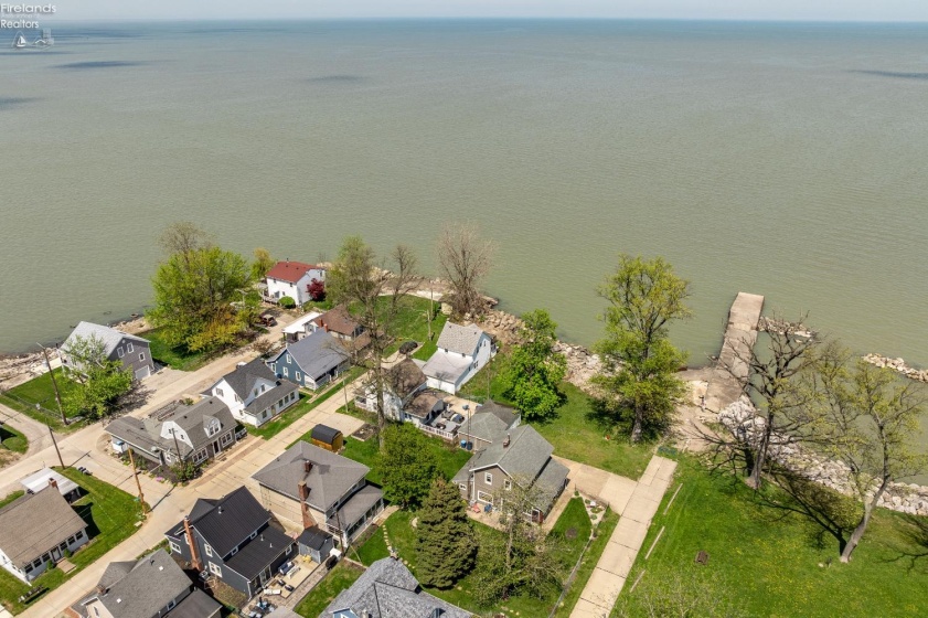 16 Oakwood Avenue, Huron, 44839, 3 Bedrooms Bedrooms, ,2 BathroomsBathrooms,Residential,For Sale,Oakwood,20261470