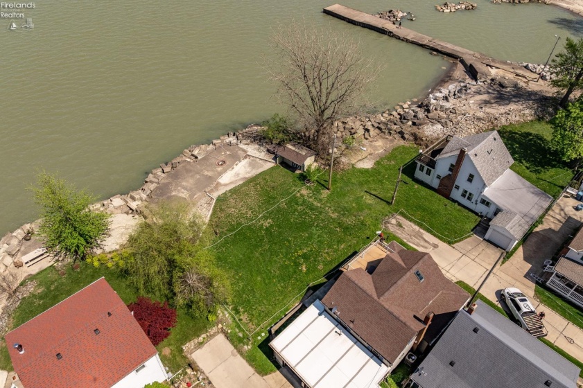 16 Oakwood Avenue, Huron, 44839, 3 Bedrooms Bedrooms, ,2 BathroomsBathrooms,Residential,For Sale,Oakwood,20261470