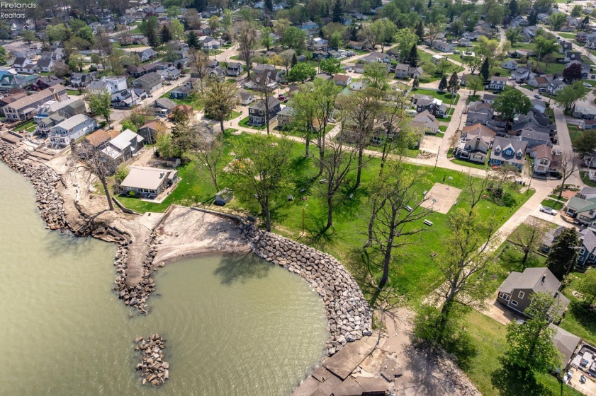 16 Oakwood Avenue, Huron, 44839, 3 Bedrooms Bedrooms, ,2 BathroomsBathrooms,Residential,For Sale,Oakwood,20261470