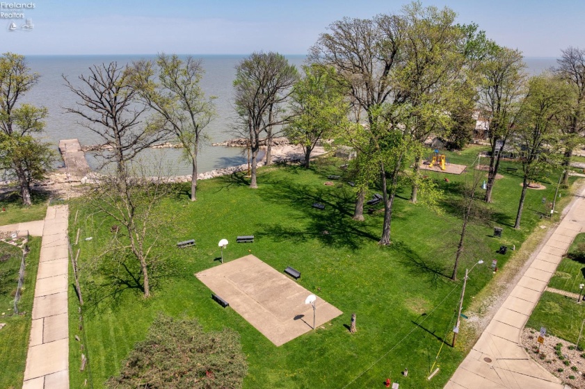 16 Oakwood Avenue, Huron, 44839, 3 Bedrooms Bedrooms, ,2 BathroomsBathrooms,Residential,For Sale,Oakwood,20261470