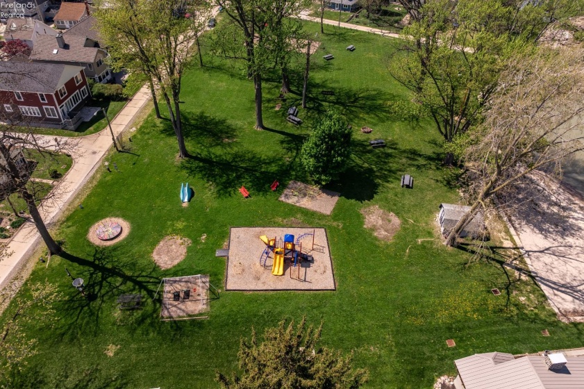 16 Oakwood Avenue, Huron, 44839, 3 Bedrooms Bedrooms, ,2 BathroomsBathrooms,Residential,For Sale,Oakwood,20261470