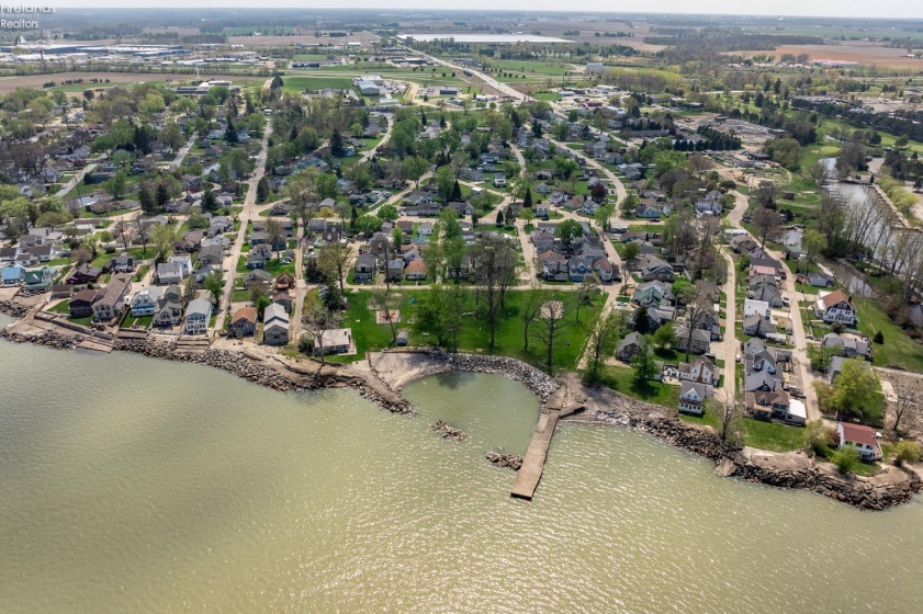 16 Oakwood Avenue, Huron, 44839, 3 Bedrooms Bedrooms, ,2 BathroomsBathrooms,Residential,For Sale,Oakwood,20261470