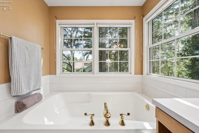 4518 Island Pines Drive, Port Clinton, 43452, 3 Bedrooms Bedrooms, ,3 BathroomsBathrooms,Residential,For Sale,Island Pines,20261471