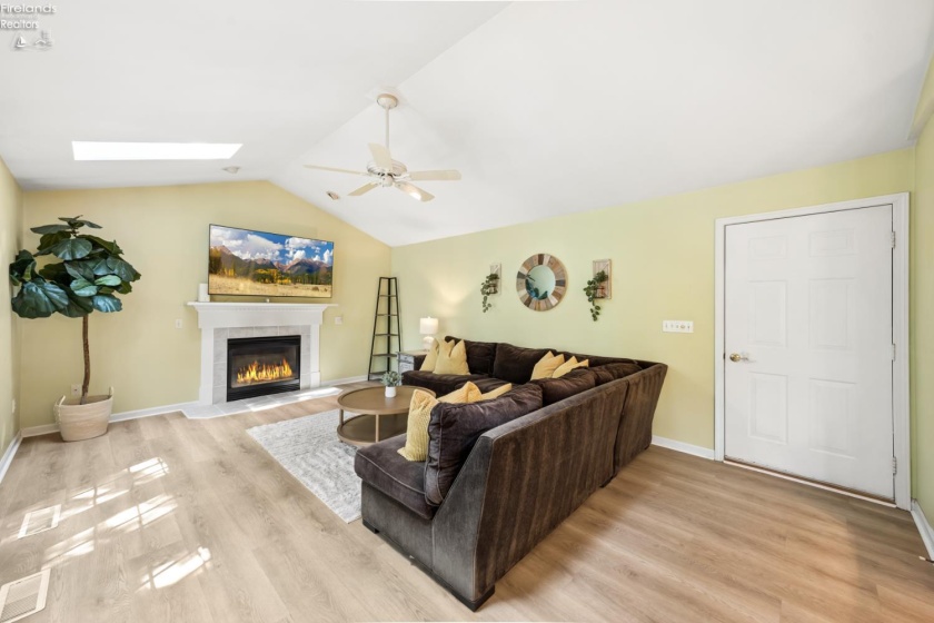 4518 Island Pines Drive, Port Clinton, 43452, 3 Bedrooms Bedrooms, ,3 BathroomsBathrooms,Residential,For Sale,Island Pines,20261471