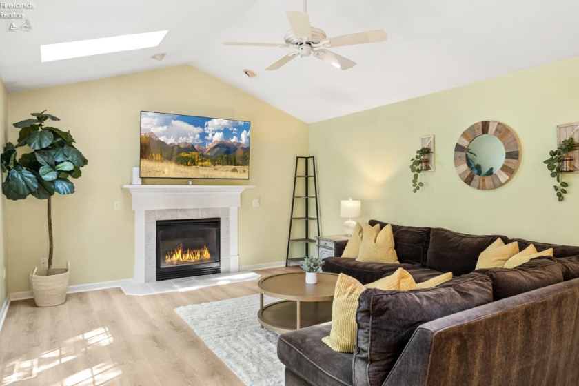 4518 Island Pines Drive, Port Clinton, 43452, 3 Bedrooms Bedrooms, ,3 BathroomsBathrooms,Residential,For Sale,Island Pines,20261471