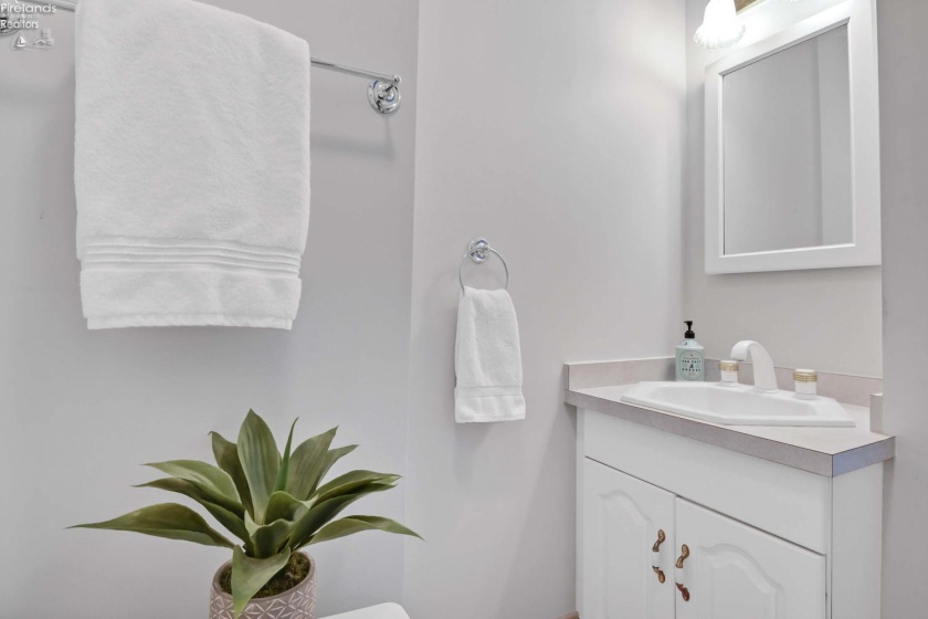 3094 Marina View Drive, Port Clinton, 43452, 2 Bedrooms Bedrooms, ,2 BathroomsBathrooms,Residential,For Sale,Marina View,20261426